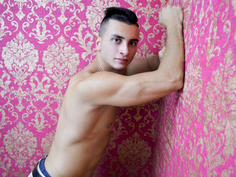 HugeHotStallion's profile - Image n°0
