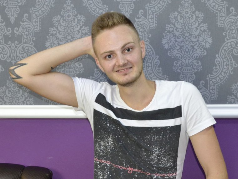 HugeNicholas's profile - Image n°1