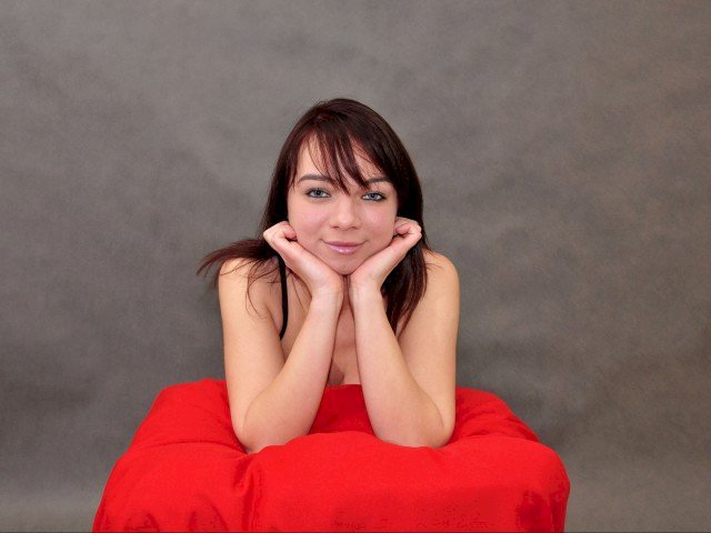 HugeTitsGal's profile - Image n°0