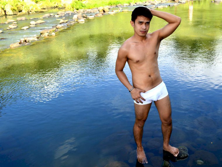 HunkyASIANdrew's profile - Image n°0
