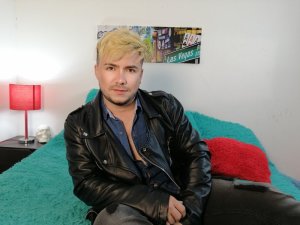 Live Sex IzanBernard