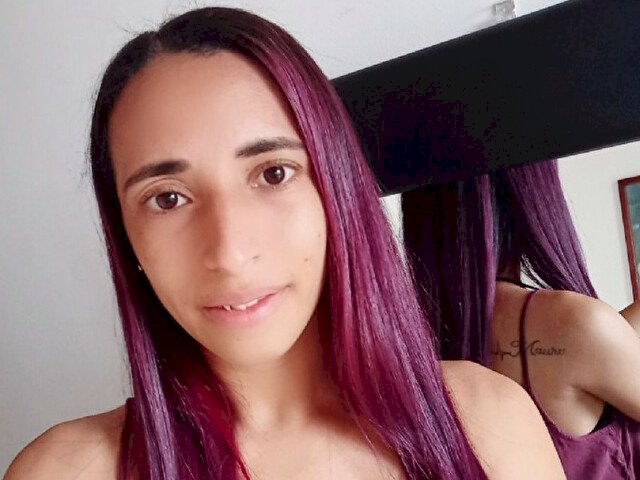julymooore's profile - Image n°0