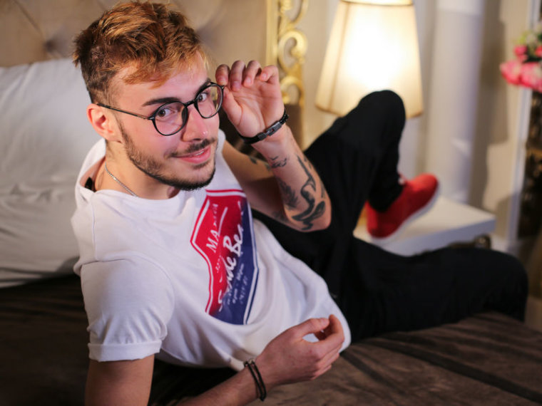 JohnWaide's profile - Image n°0