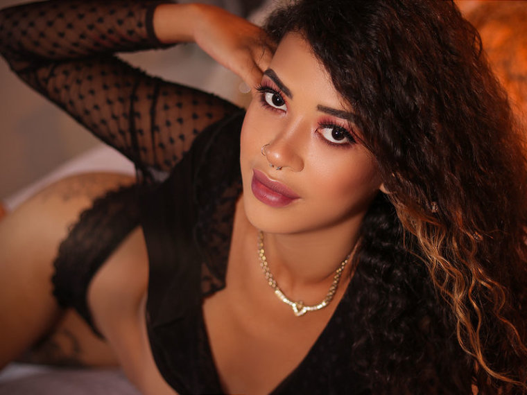 JulianaDones's profile - Image n°0