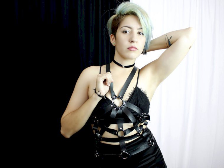 JulianeNash's profile - Image n°0