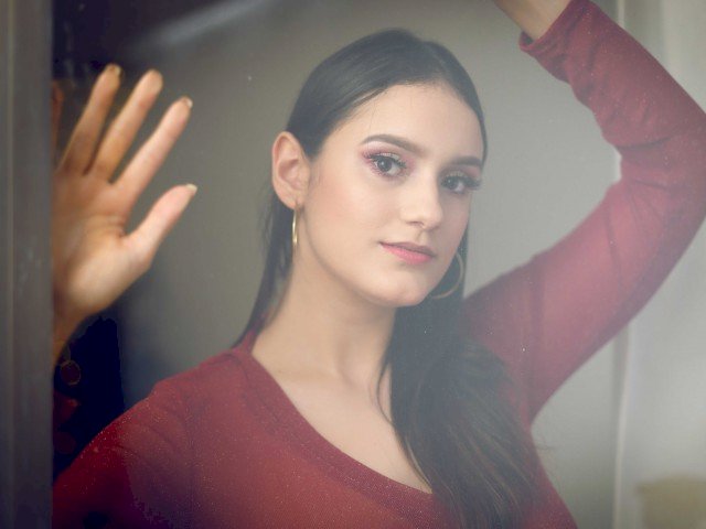 katiesimpson's profile - Image n°1