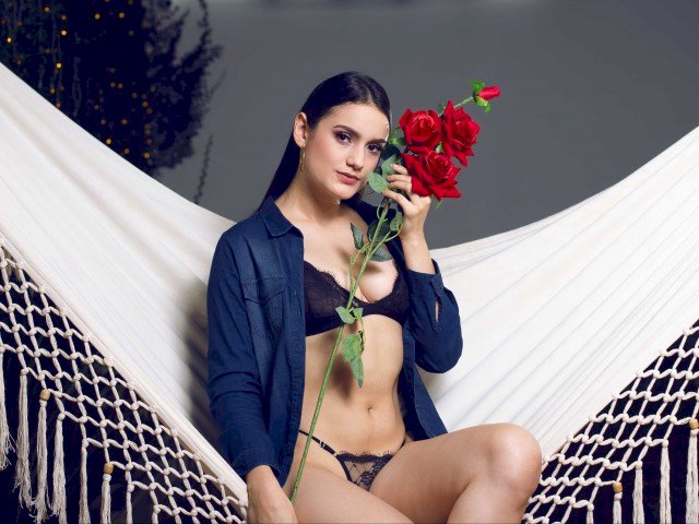 katiesimpson's profile - Image n°3