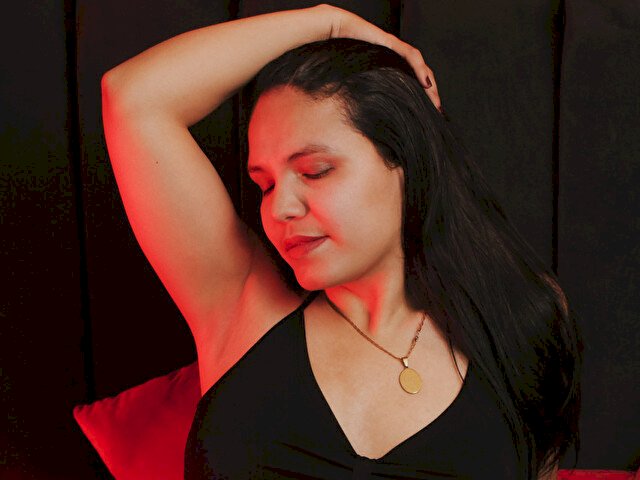 KeyraLarson's profile - Image n°4