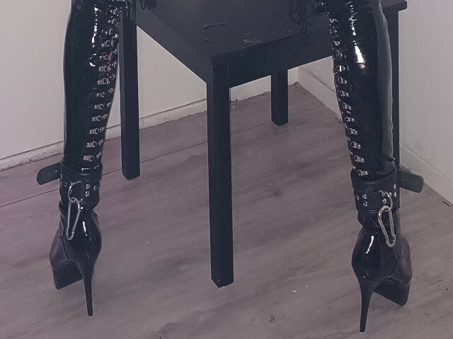 kinkyshow's profile - Image n°0