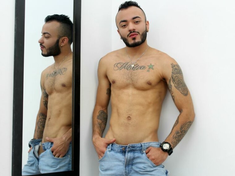 KhrisAngel's profile - Image n°0