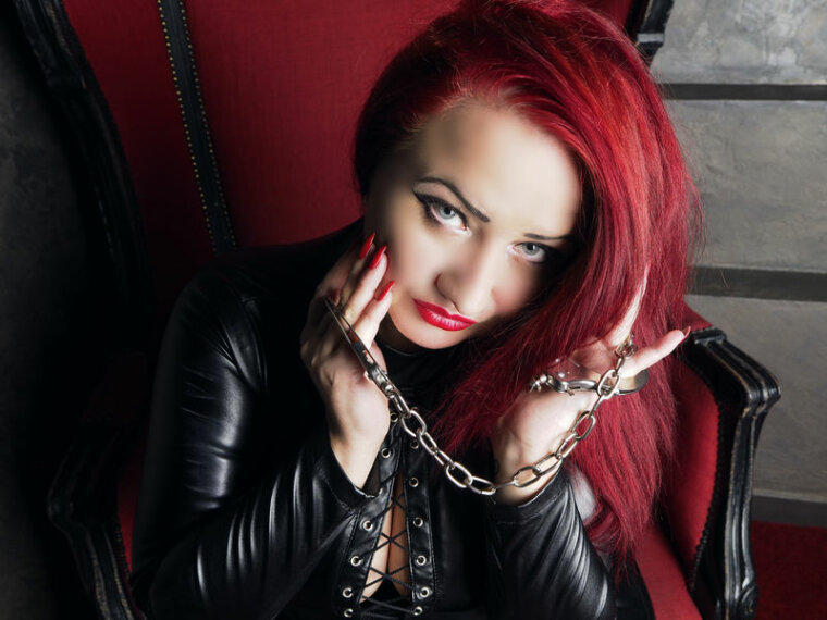 KinkyRedPassion's profile - Image n°1