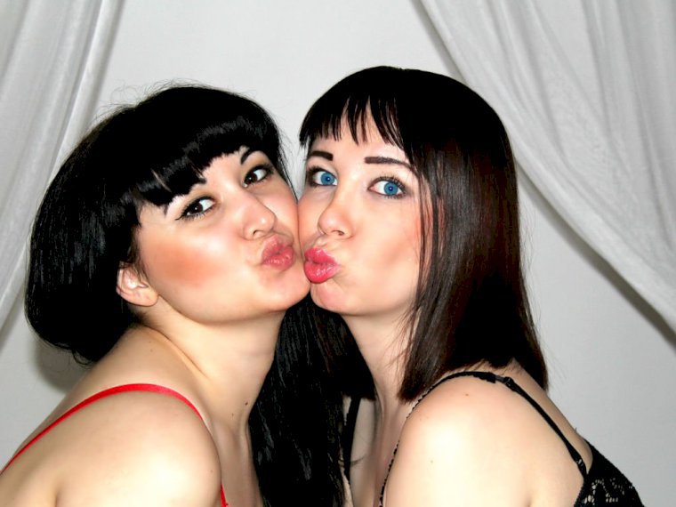 KristiAndMaya's profile - Image n°0