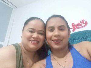 Lesbyhot4u's Sexcam