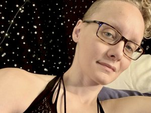 Webcam sex with LeahWilde