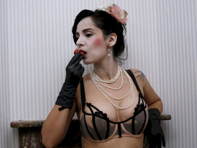 LaMadameJulia's profile - Image n°0