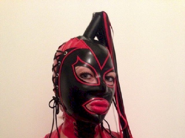 latexslut's profile - Image n°1