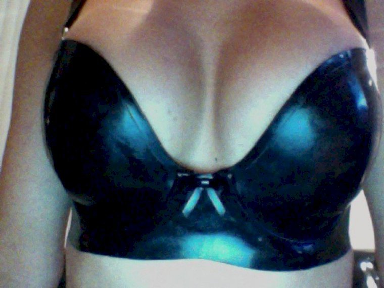 latexslut's profile - Image n°4