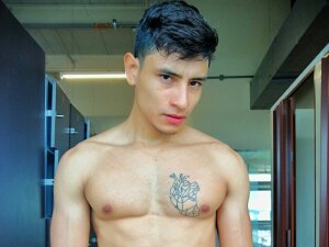 Latino4younow's Sexcam