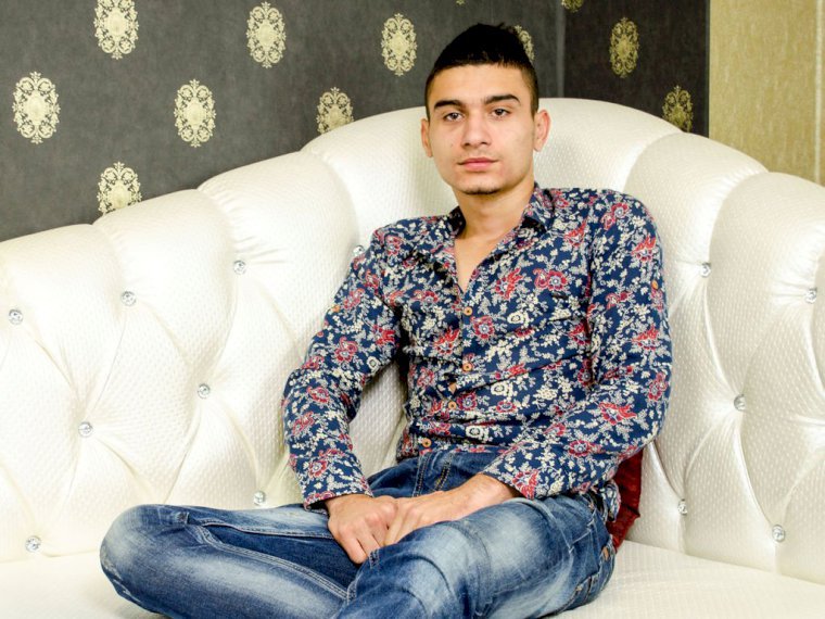 LatinoLad's profile - Image n°0