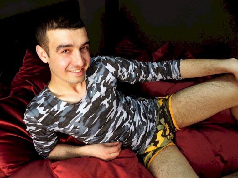 LatinoMiguel's profile - Image n°1