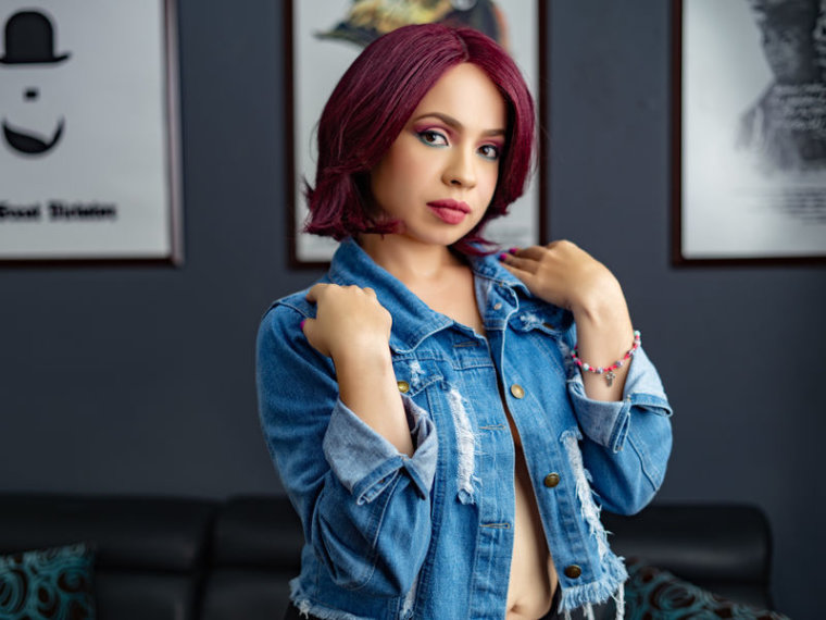 LiaPeyton's profile - Image n°0