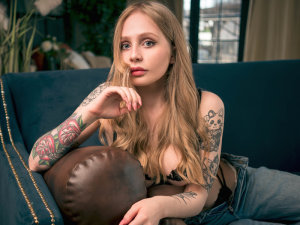 Live Sex LillyWest