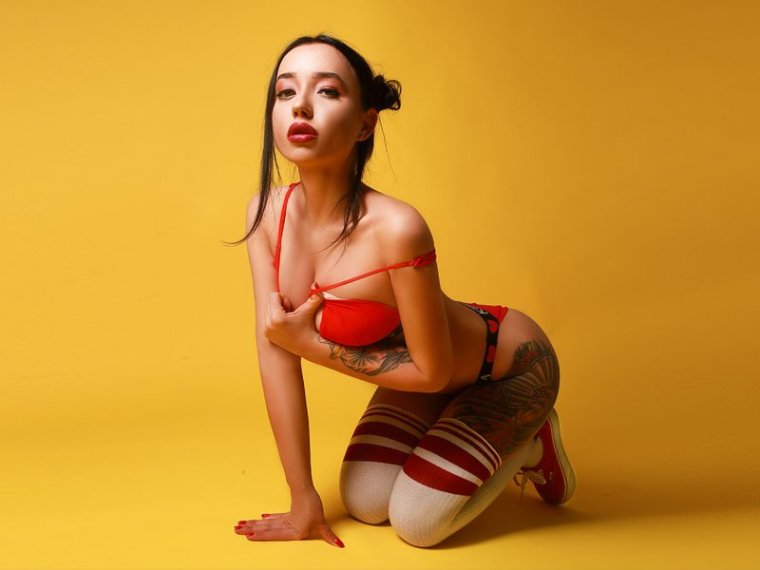 LilyLorenzo's profile - Image n°1