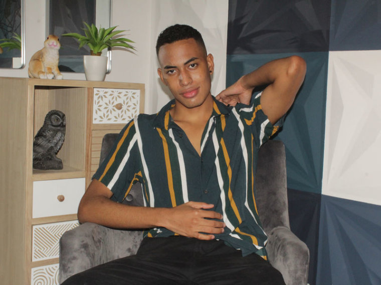 LoganPhoenix's profile - Image n°0