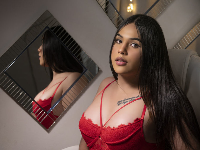 LorennaCooper's profile - Image n°0