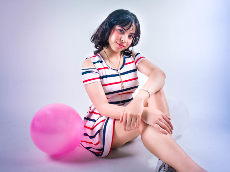 LucyAdamson's profile - Image n°0
