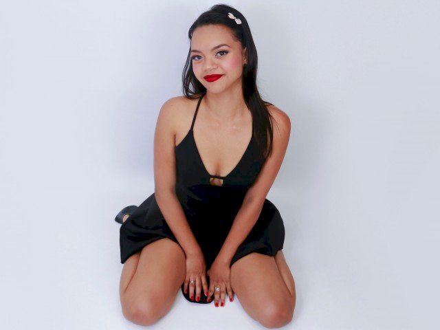 MilaCollins's profile - Image n°1