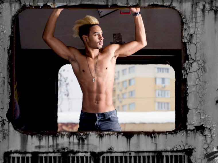 MalcolmHot's profile - Image n°1