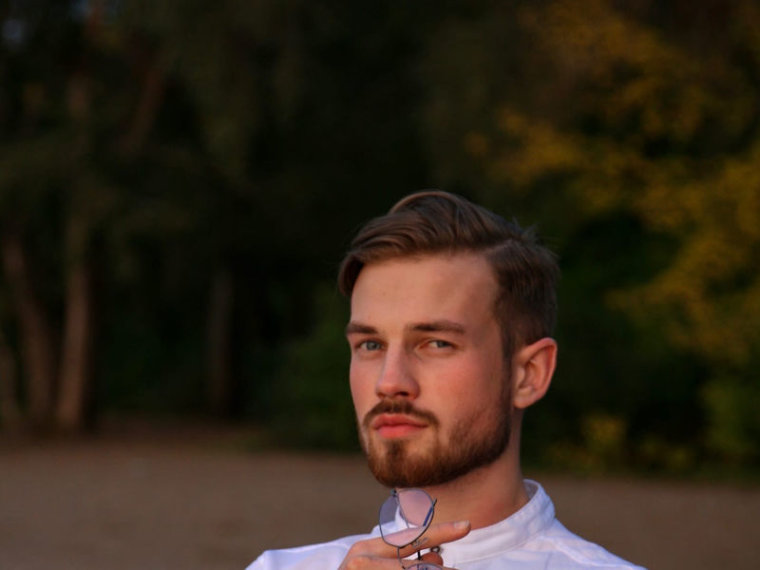 MarkVanderloo's profile - Image n°0
