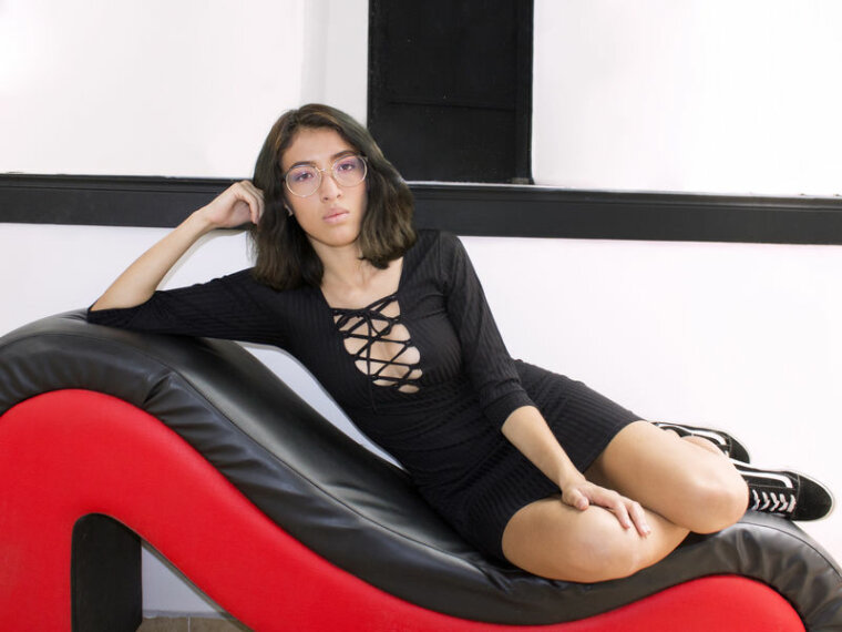 MelannieHoty's profile - Image n°0