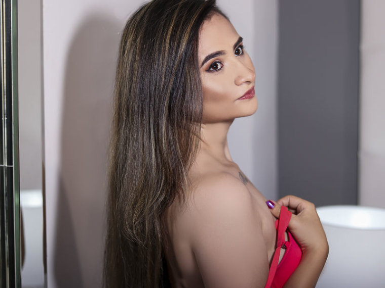 MiahSantos's profile - Image n°0