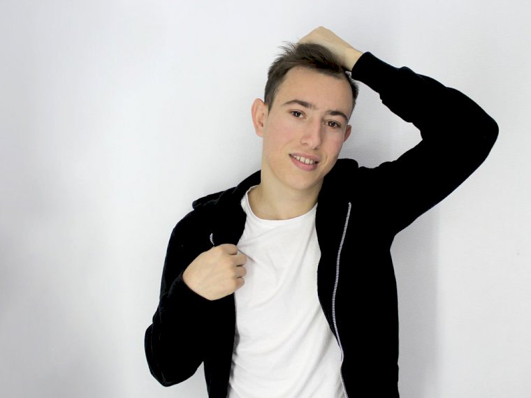 MikleCute's profile - Image n°0