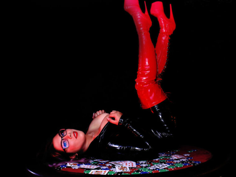 MissYvesNoir's profile - Image n°0