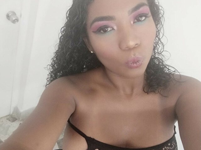 NaomiCollins's profile - Image n°3