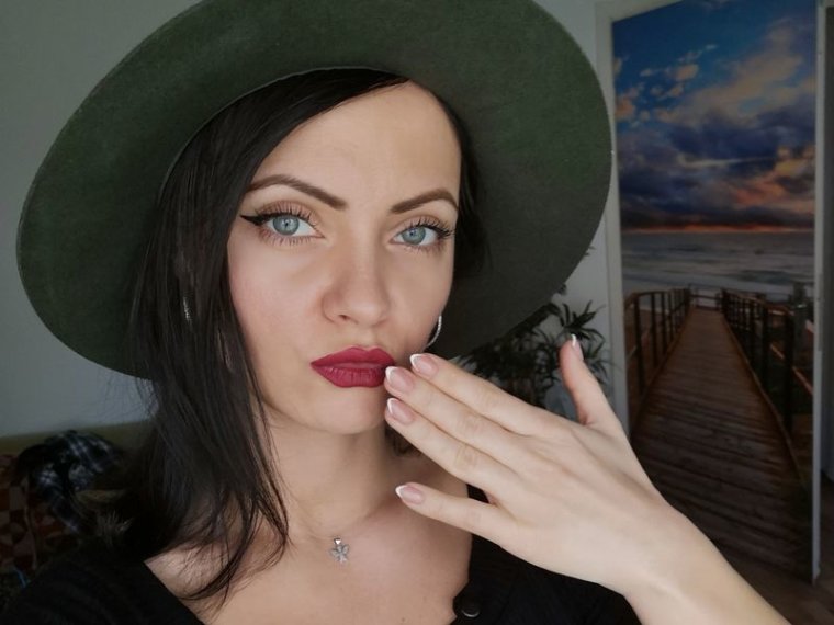 NatashaBoulet's profile - Image n°1