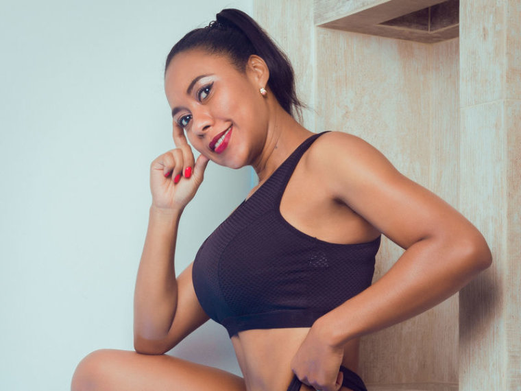 NatashaFerrett's profile - Image n°0