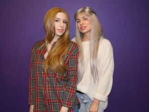 NicoleandMia's Sexcam