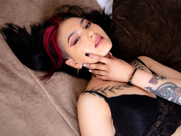 NicollePeterson's profile - Image n°0