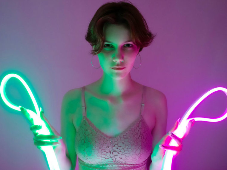 NikkiHolmes's profile - Image n°0