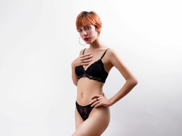 NinaaKraviz's profile - Image n°0