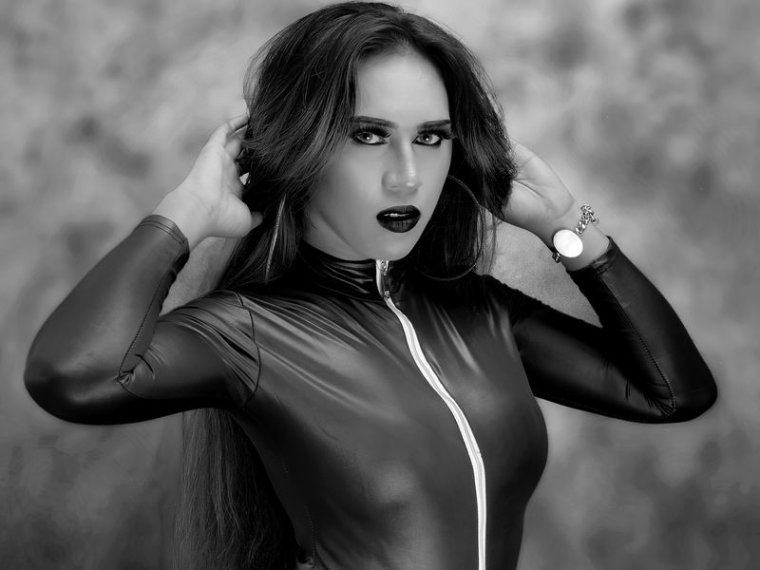 NinaWeast's profile - Image n°0