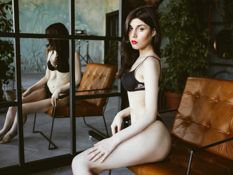 PrettyDella's profile - Image n°1