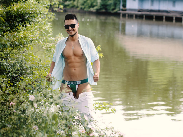 RandyOliver's profile - Image n°0