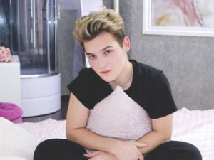 RavioWantPlay's Sexcam