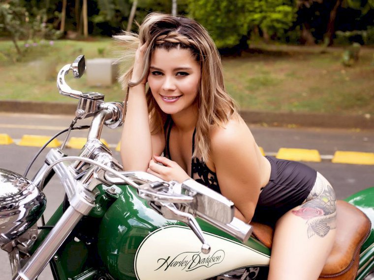 RebeccaCastle's profile - Image n°0