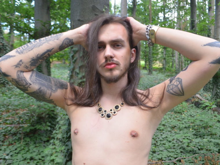 ricomooree's profile - Image n°1